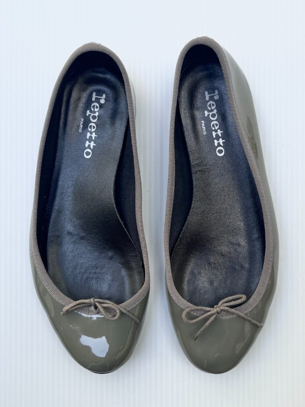 Repetto Lili Patent Leather Flats in Dark Green - Size 38.5 EU/Size 7-7.5 US